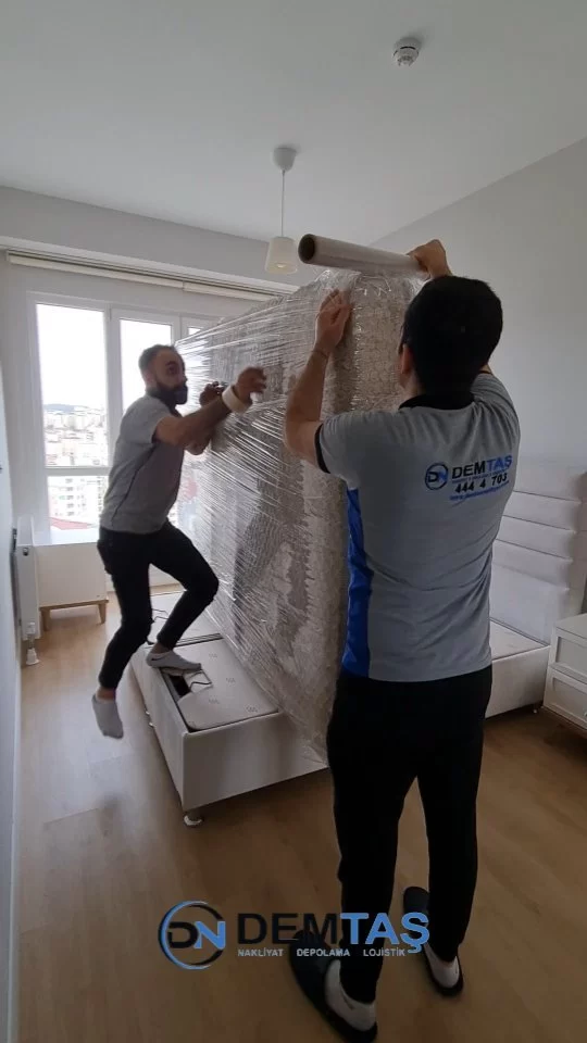 Sorunsuz Taşınmanın Tadını Çıkarın! 🌟
Her müşterimiz için özel bir plan hazırlıyor, taşınma boyunca yanında oluyoruz.
Eşyalarınıza uygun taşıma ve paketleme seçenekleri ile her şeyi güvenle yeni adresinize ulaştırıyoruz.
Beklenmedik hasarlara karşı sunduğumuz özel güvence ile taşınma süreciniz sorunsuz!
Yeni evinize stressiz bir başlangıç için bizi arayın! 
📲 444 4 703 / 0532 246 89 93 veya WhatsApp’tan yazın.
Bizimle Tanışın Kolay Taşının!
#evdenevenakliyat #nakliyat #demtaşnakliyat #depolama #taşınmakolay #profesyonelnakliyat #güvenlitaşıma #şehirlerarasınakliyat #evimigüvenletaşı #hızlıvetemiztaşıma #sigortalıtaşımacılık #paketlemeuzmanı #sorunsuztaşıma #evtaşımahizmeti #istanbulnakliye