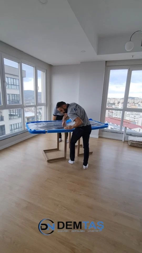 Güvenceli Taşınmanın Doğru Adresi! 🏅
Eski yerinizden yeni adresinize, tüm taşınma sürecini güvence altında yürütüyoruz.
Dayanıklı paketleme çözümleri ile her bir eşyayı özenle taşıyoruz.
Beklenmedik durumlarda sunduğumuz garanti ile huzurlu bir taşınma imkanı sağlıyoruz.
Güvenle taşınmak için hemen bizimle iletişime geçin! 
📲 444 4 703 / 0532 246 89 93 veya WhatsApp üzerinden yazabilirsiniz.
Bizimle Tanışın Kolay Taşının!
#evdenevenakliyat #nakliyat #demtaşnakliyat #depolama #taşınmakolay #profesyonelnakliyat #güvenlitaşıma #şehirlerarasınakliyat #evimigüvenletaşı #hızlıvetemiztaşıma #sigortalıtaşımacılık #paketlemeuzmanı #sorunsuztaşıma #evtaşımahizmeti #istanbulnakliye