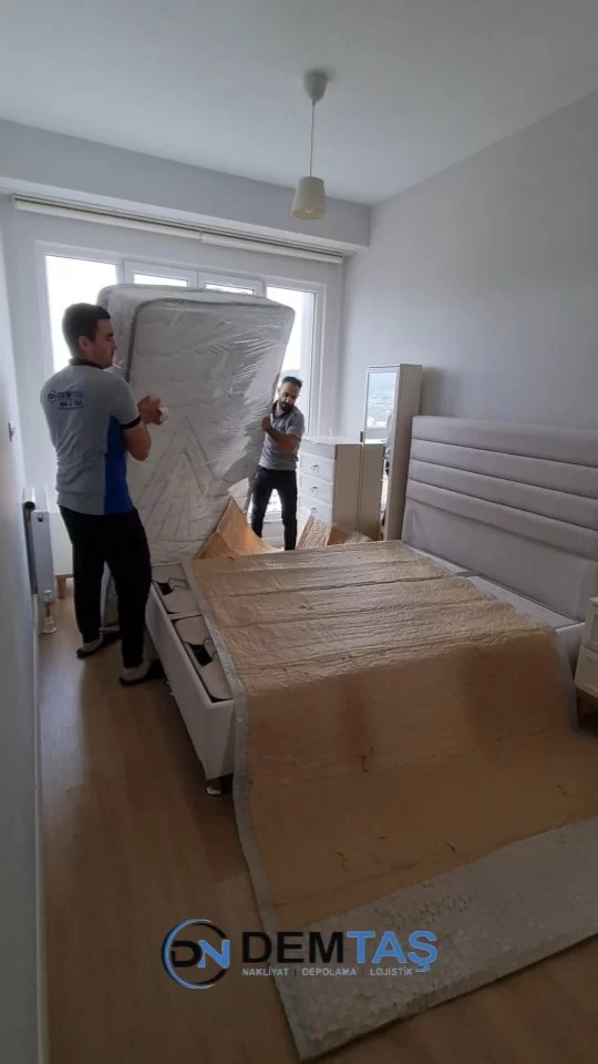 Yeni Evinize Yolculuk Bizimle Daha Güvenli! 🚚
Eşyalarınızı taşıma sürecinde koruma altına alıyor, tüm süreci profesyonelce yönetiyoruz.
Sadece taşıma değil, paketleme hizmetimizle de eşyalarınız her türlü riske karşı korunuyor.
Taşıma sırasında sunduğumuz özel garanti ile beklenmedik durumlardan etkilenmemenizi sağlıyoruz.
Güvenli taşımacılığı deneyimlemek için bizi hemen arayın! 
📲 444 4 703 / 0532 246 89 93 veya WhatsApp’tan bize ulaşabilirsiniz.
Bizimle Tanışın Kolay Taşının!
#evdenevenakliyat #nakliyat #demtaşnakliyat #depolama #taşınmakolay #profesyonelnakliyat #güvenlitaşıma #şehirlerarasınakliyat #evimigüvenletaşı #hızlıvetemiztaşıma #sigortalıtaşımacılık #paketlemeuzmanı #sorunsuztaşıma #evtaşımahizmeti #istanbulnakliye